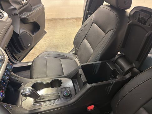 Used 2018 GMC Acadia SLT image 19