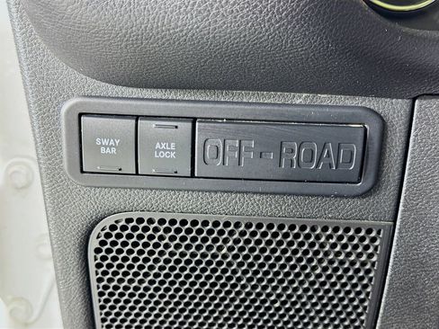 Used 2016 Jeep Wrangler Unlimited Rubicon w/ Connectivity Group AWD/4WD image 17