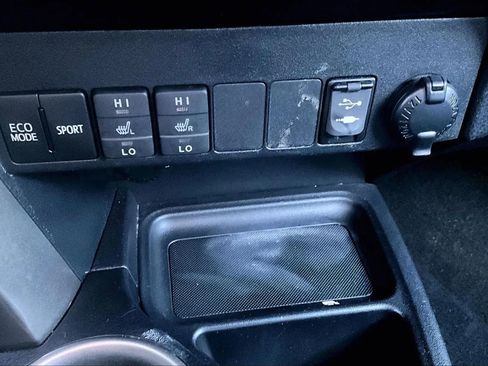 Used 2013 Toyota RAV4 Limited FWD image 14