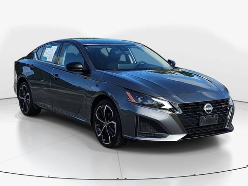 Used 2023 Nissan Altima 2.5 SR w/ SR Premium Package AWD/4WD image 3
