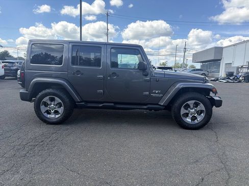Used 2016 Jeep Wrangler Unlimited Sahara w/ Connectivity Group AWD/4WD image 6