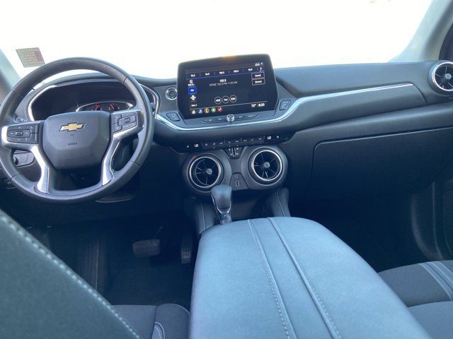 Used 2025 Chevrolet Blazer LT FWD image 18