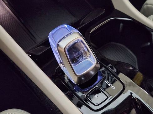 New 2026 Volvo XC40 B4 Plus w/ Protection Package Premier FWD image 19