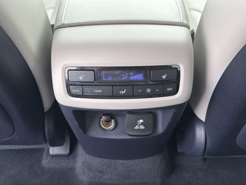 Used 2022 Hyundai Palisade SEL w/ 8P Bench Seat Package FWD image 17