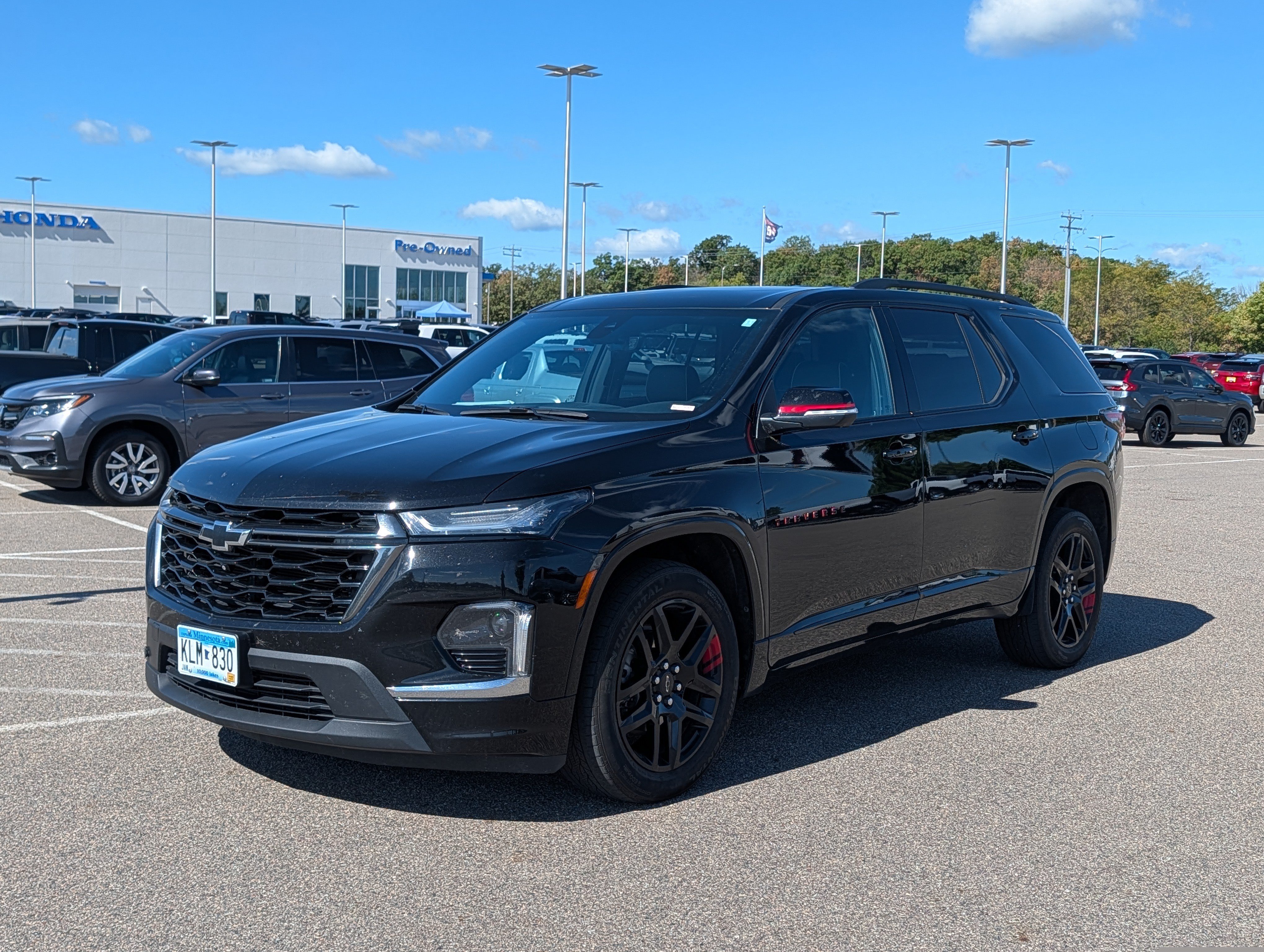 Used 2023 Chevrolet Traverse Premier w/ Redline Edition AWD/4WD image 2
