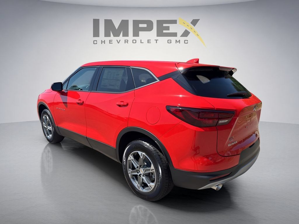 Used 2026 Chevrolet Blazer LT FWD image 3