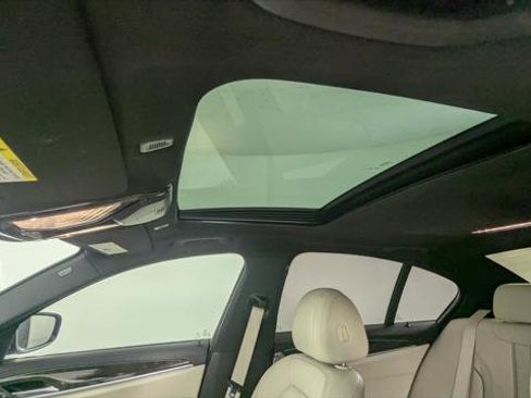 Used 2018 BMW 530i image 16