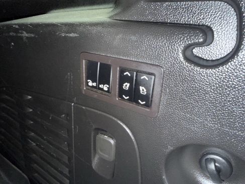 Used 2018 Chevrolet Suburban LT image 26