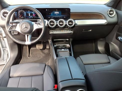 Used 2025 Mercedes-Benz GLB 250 4MATIC image 14