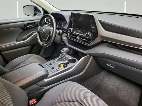 Certified 2024 Toyota Highlander LE image 28