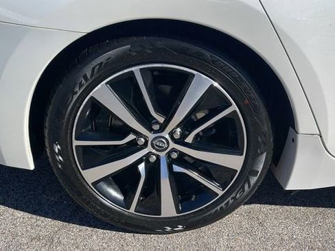 Used 2023 Nissan Maxima SV w/ Floor Mat Group image 10