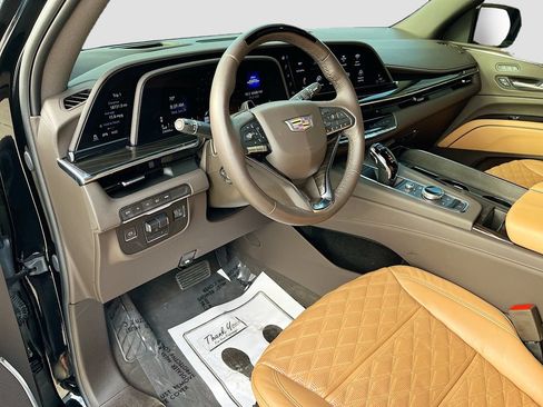 Used 2024 Cadillac Escalade ESV Sport w/ LPO, ONYX Package AWD/4WD image 17