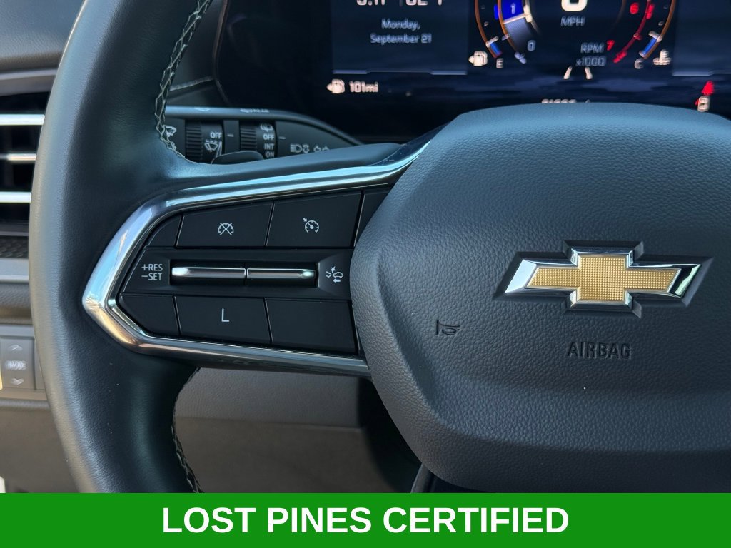 Used 2025 Chevrolet Traverse LT FWD image 11