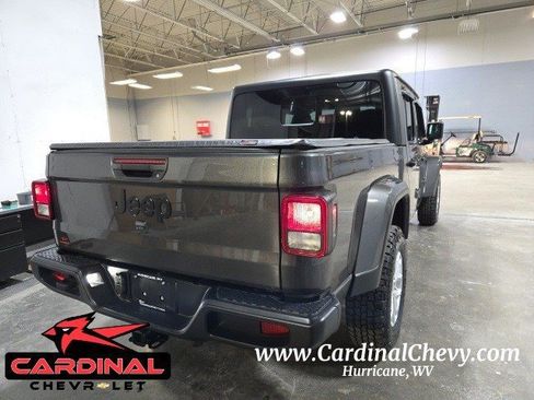 Used 2023 Jeep Gladiator Sport image 4