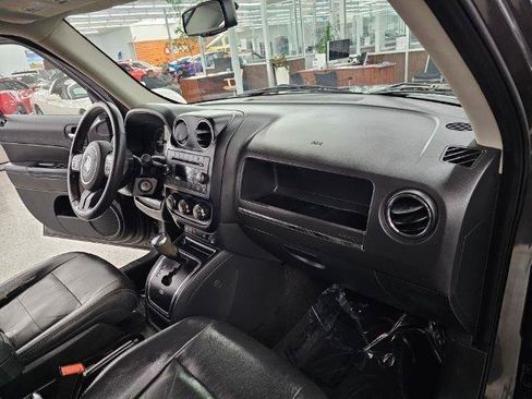 Used 2015 Jeep Patriot High Altitude AWD/4WD image 13