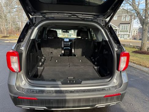 Used 2022 Ford Explorer XLT w/ Equipment Group 202A image 11