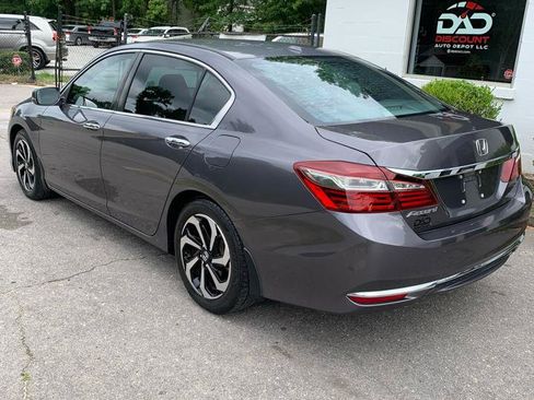 Used 2016 Honda Accord EX image 6