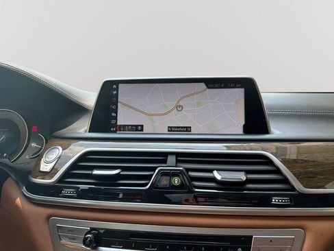 Used 2019 BMW 750i w/ Executive Package RWD image 20