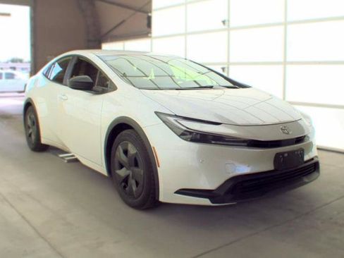 Used 2024 Toyota Prius LE AWD/4WD image 2