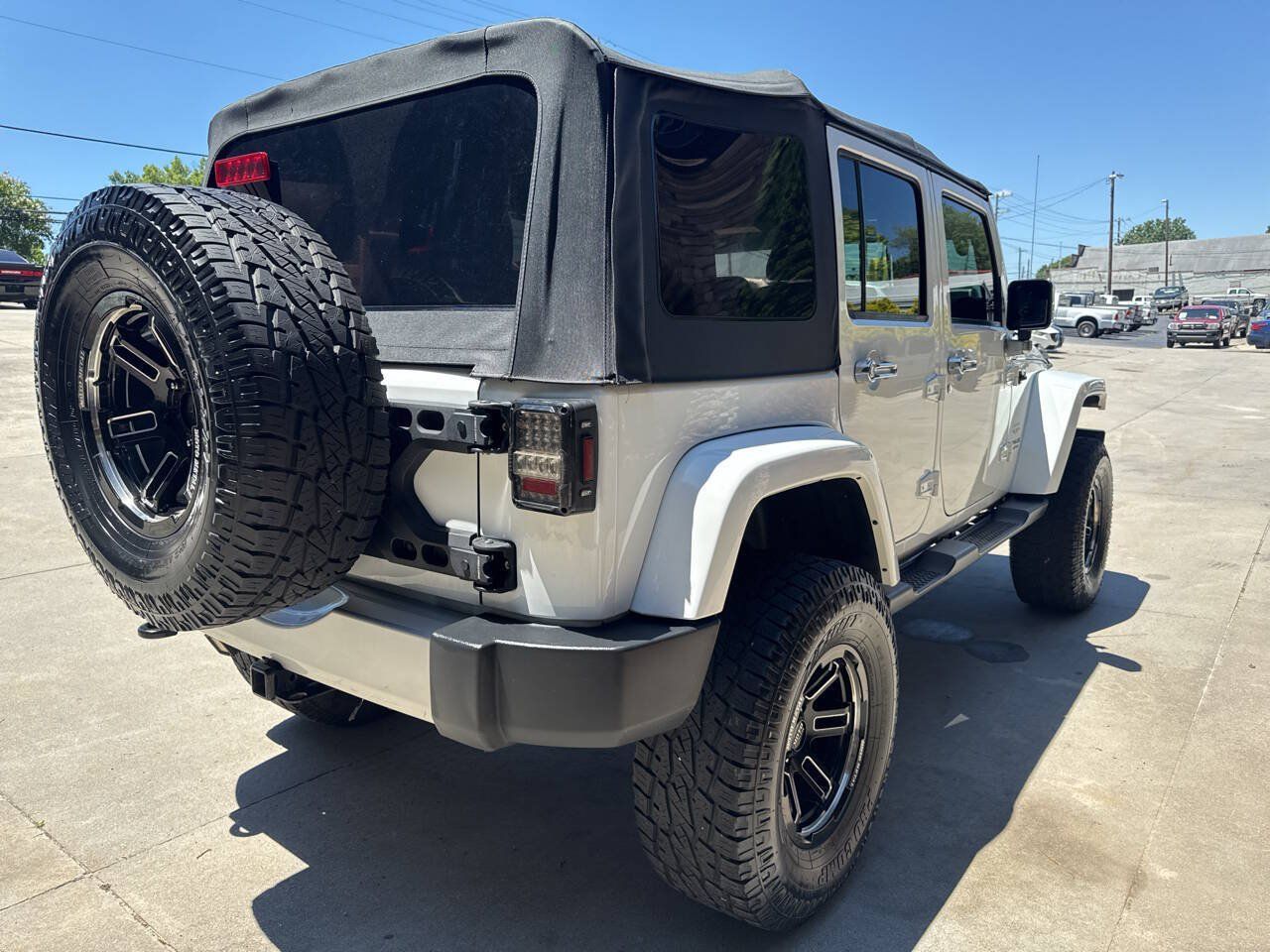 Used 2015 Jeep Wrangler Unlimited Sahara AWD/4WD image 5