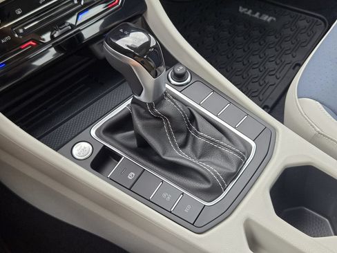 New 2026 Volkswagen Jetta SE FWD image 18