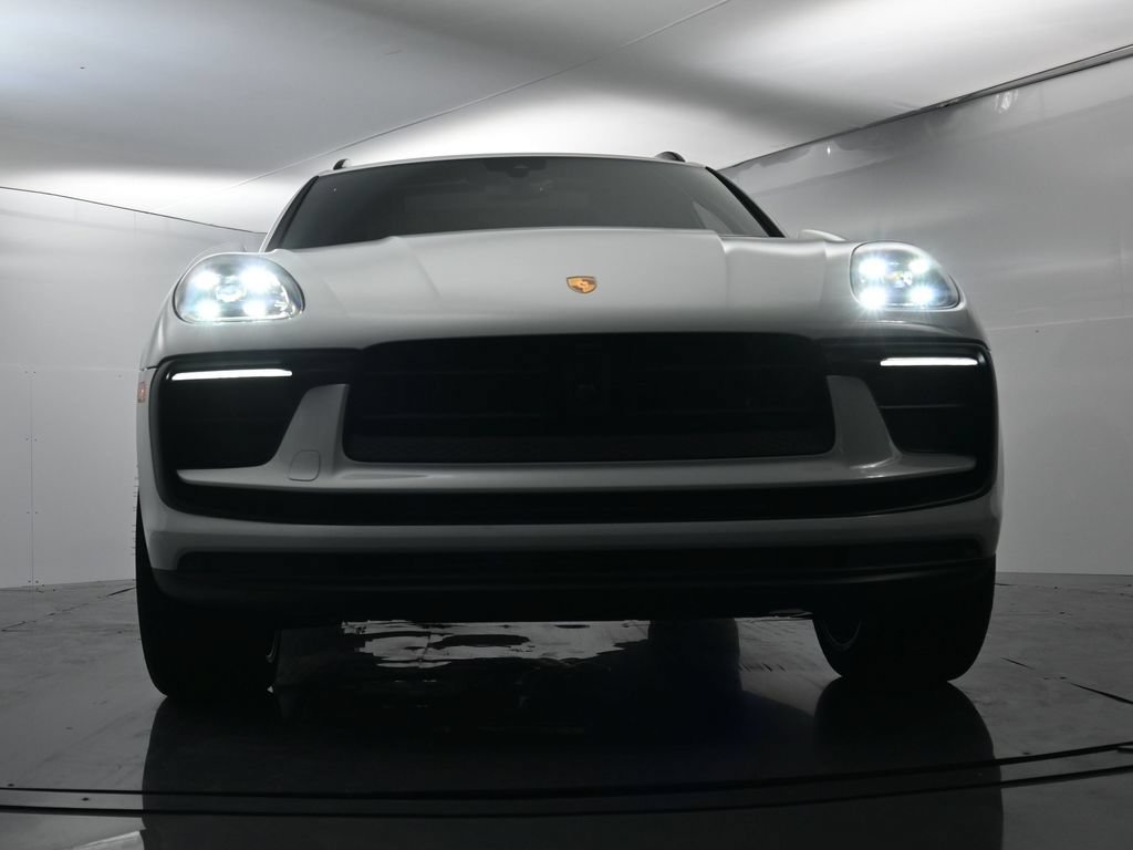Certified 2026 Porsche Macan AWD/4WD image 33