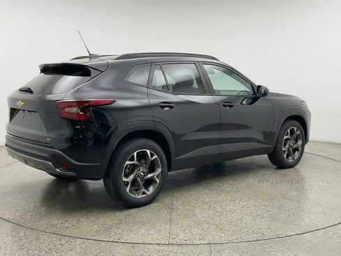 Used 2025 Chevrolet Trax LT w/ LT Convenience Package FWD image 7