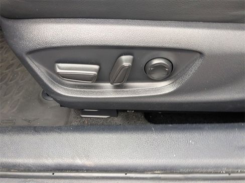 Used 2023 Toyota Camry SE image 19