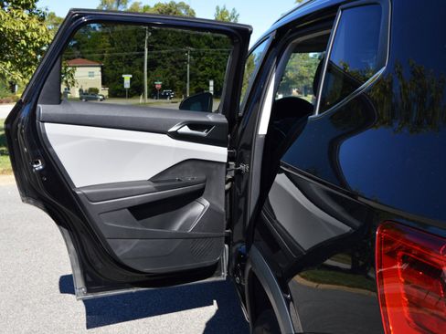 Used 2022 Volkswagen Taos SE image 14