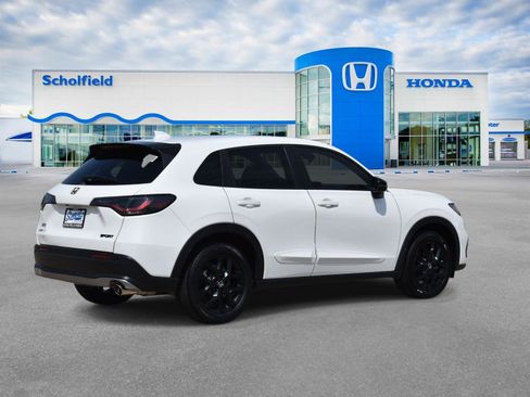 Used 2023 Honda HR-V Sport image 3