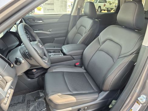 New 2026 Nissan Pathfinder SL FWD image 12