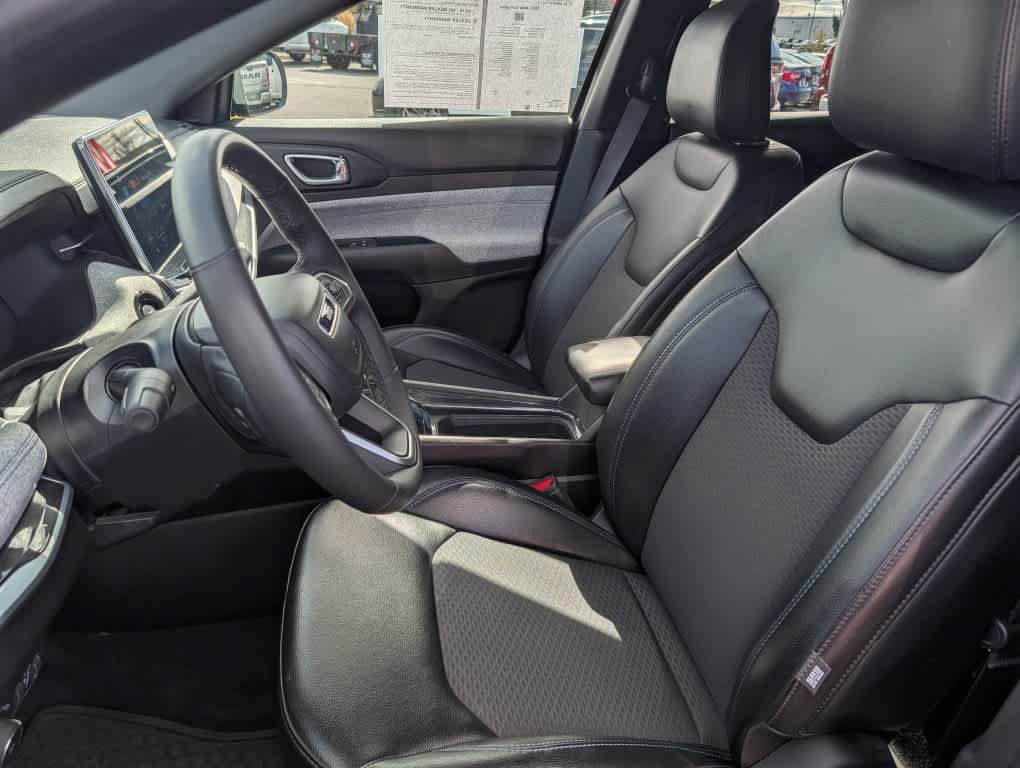 Used 2023 Jeep Compass Latitude w/ Convenience Group AWD/4WD image 29