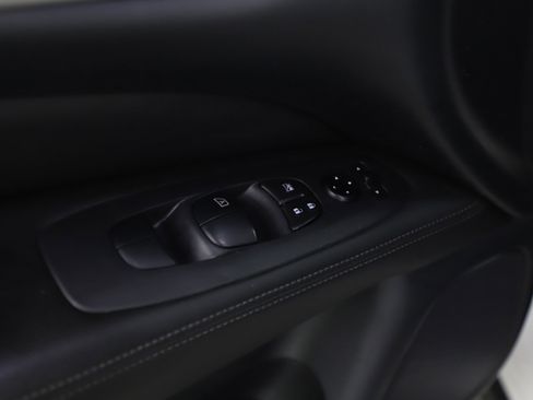 Used 2019 Nissan Pathfinder S image 22