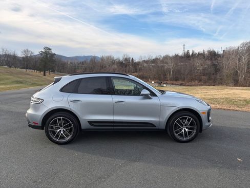 Certified 2025 Porsche Macan Base image 8