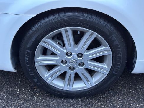 Used 2010 Toyota Avalon Limited image 9