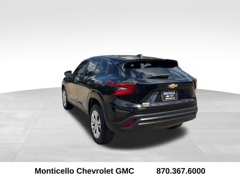 Used 2025 Chevrolet Trax LS FWD image 5
