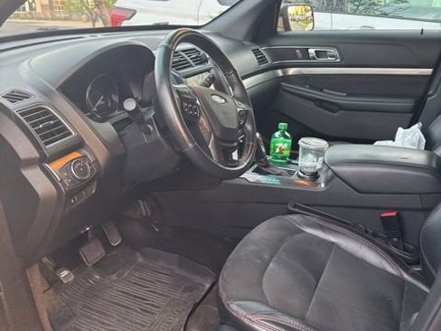Used 2018 Ford Explorer XLT w/ Equipment Group 202A AWD/4WD image 9
