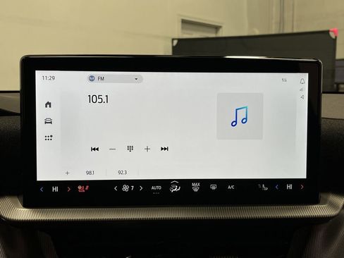 Used 2025 Ford Explorer ST-Line w/ Premium Package image 21