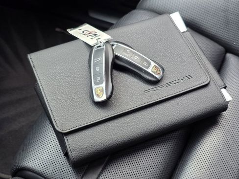 Used 2020 Porsche Cayenne image 34