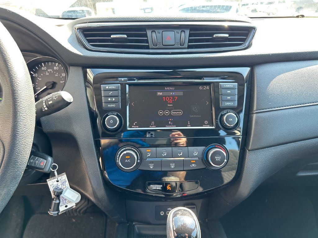 Used 2020 Nissan Rogue S FWD image 17