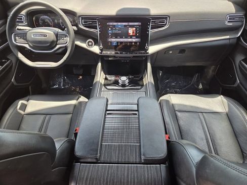 Used 2024 Jeep Wagoneer L Series II RWD image 20