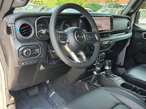 Used 2024 Jeep Wrangler High Altitude AWD/4WD image 18