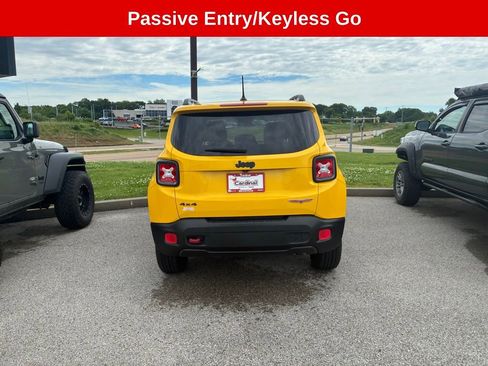Used 2016 Jeep Renegade Trailhawk AWD/4WD image 3