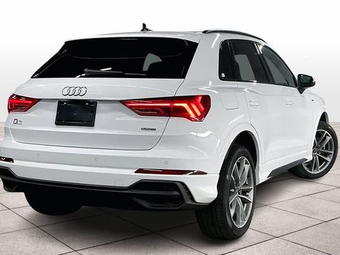 Certified 2025 Audi Q3 2.0T Premium w/ Black Optic Sport Package image 16