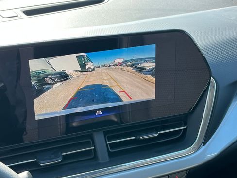 Used 2025 Chevrolet Trax LT image 23