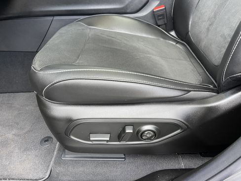 New 2025 Jeep Grand Cherokee Altitude image 16