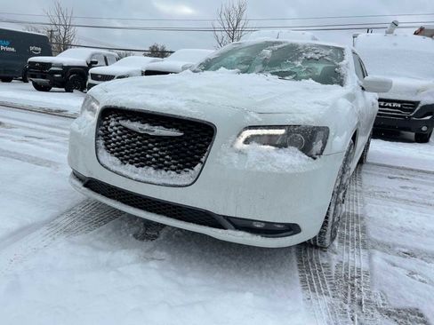 Certified 2017 Chrysler 300 S image 5