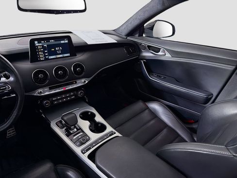 Used 2021 Kia Stinger GT2 image 28