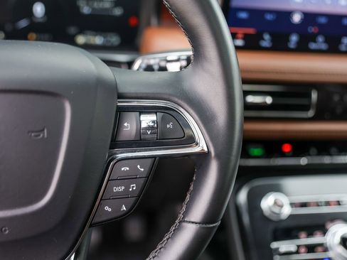 Used 2022 Lincoln Nautilus Reserve image 13