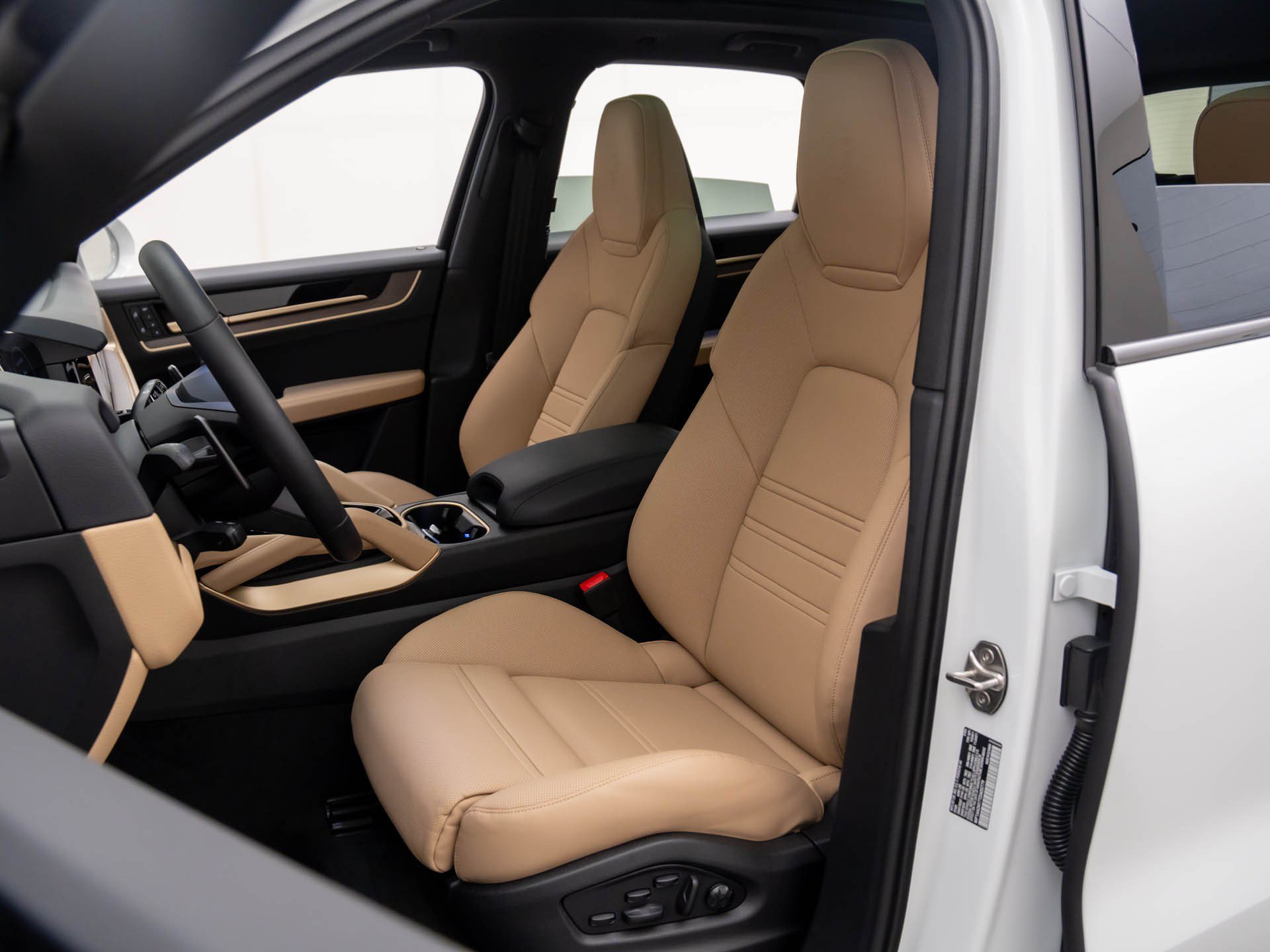 Certified 2026 Porsche Cayenne AWD/4WD image 5
